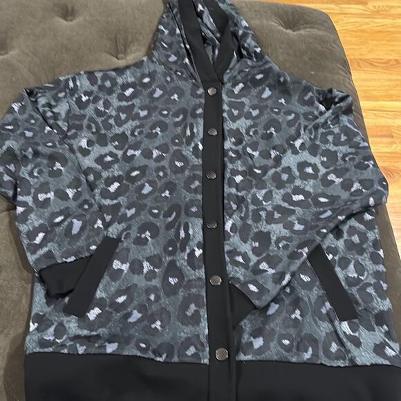 Victoria’s Secret lightweight jacket size medium NWOT - Picture 1 of 4